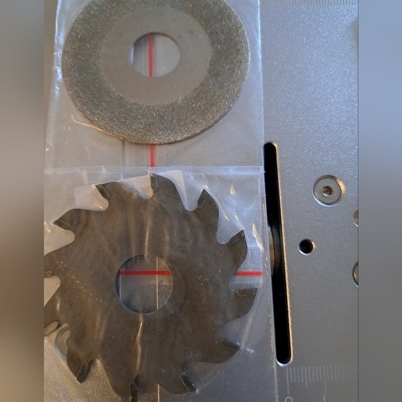 Mini table saw - Picture 6 of 9